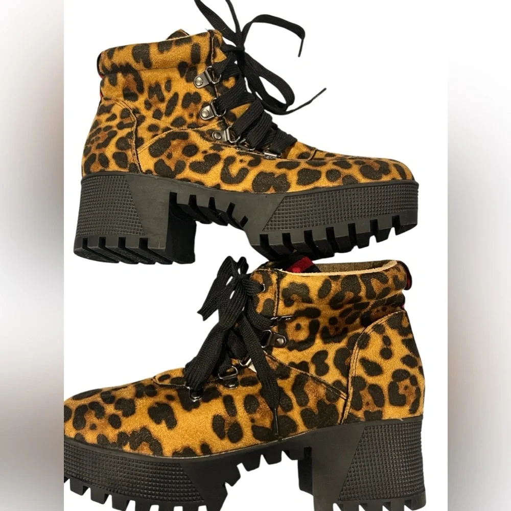 Platform Leopard Print Ankle Boots with Black Laces Size 8